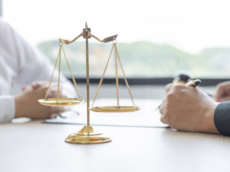 "Desvelando Desafios Jurídicos: Limitações no Tratamento da Síndrome SAPHO pelos Planos de Saúde"