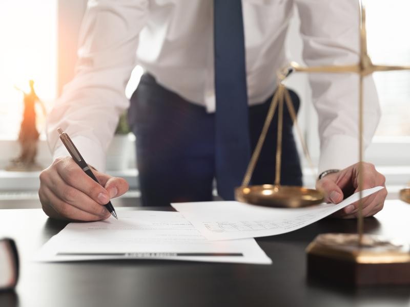 Desvendando Desafios Jurídicos na Limitação de Tratamento da Síndrome Paraneoplásica: Uma Análise Profunda do Amparo Legal e dos Direitos dos Beneficiários de Planos de Saúde