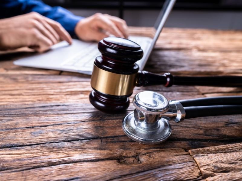 Quem Paga a Indenização em Casos de Erro Médico em Hospitais Públicos?