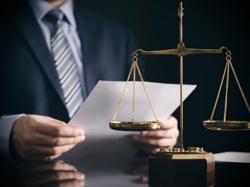 Desvendando Desafios Jurídicos na Jornada Contra Limitações de Tratamento para a Doença Granulomatosa Crônica: Uma Análise Profunda