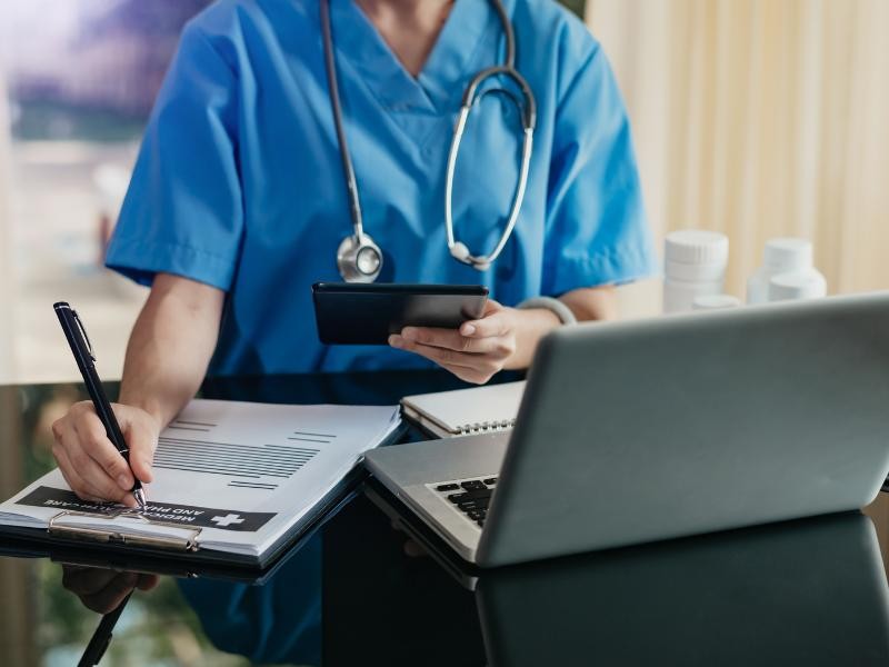 A Judicialização de Medicamentos de Alto Custo: Como Funciona e Quais São as Chances de Sucesso