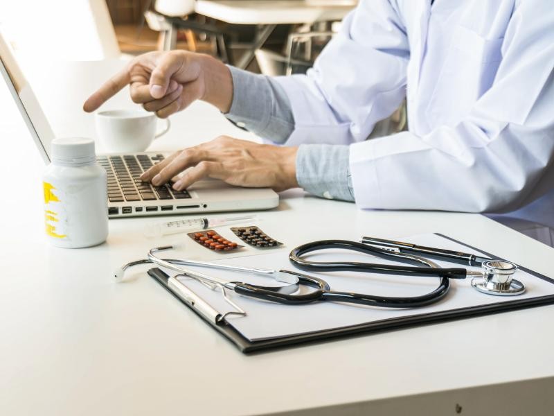 Qual é o Papel dos Médicos na Solicitação de Medicamentos de Alto Custo?