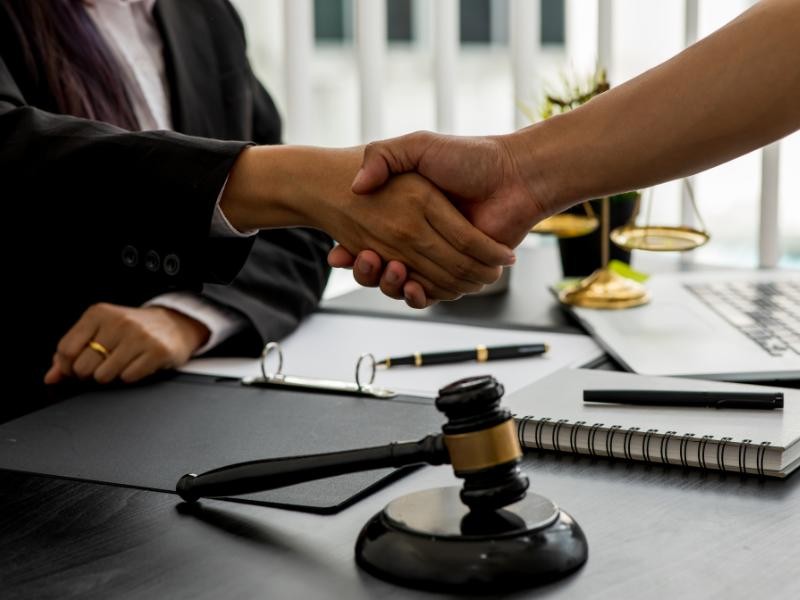 Desvendando os Desafios Jurídicos na Negativa de Tratamento da Hérnia de Disco por Planos de Saúde: Lutando pelos Direitos dos Pacientes